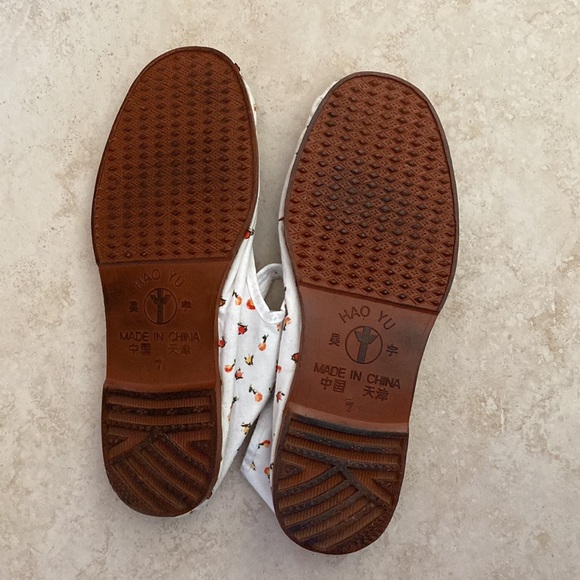 White floral Mary Jane shoes - Picture 2 of 2